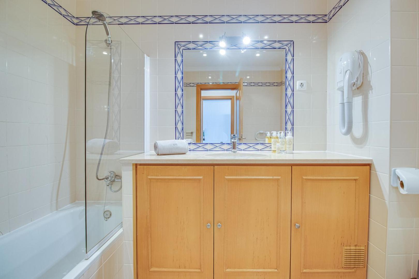 Lovely 2Bd Apart 500M Beach Ac Wi-Fi Pool Balcony アルブフェイラ エクステリア 写真